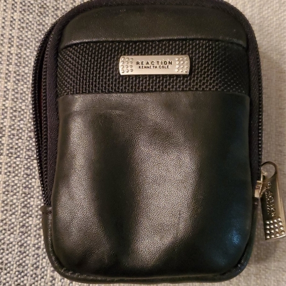 Kenneth Cole Reaction Handbags - Kennenth Cole Reaction leather Camera Case